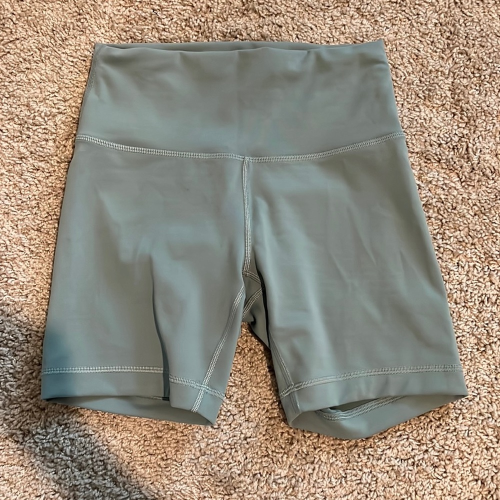 Lululemon Wunder Train High-Rise shorts